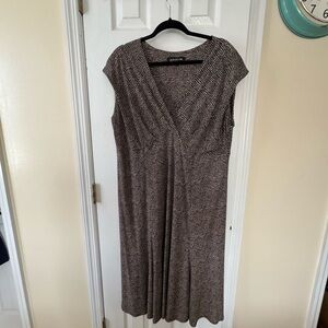 Jones New York black and tan  dress stretch.